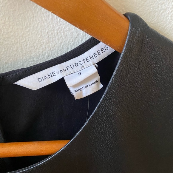 Diane Von Furstenberg Leather Jeannie Two Dress size 6. - Picture 4 of 11